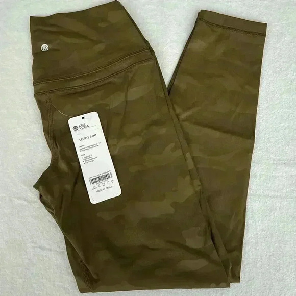 NEW CRZ Yoga Leggings Size M Green Camo High Waist 7/8" Compression Naked Feel - Picture 1 of 5